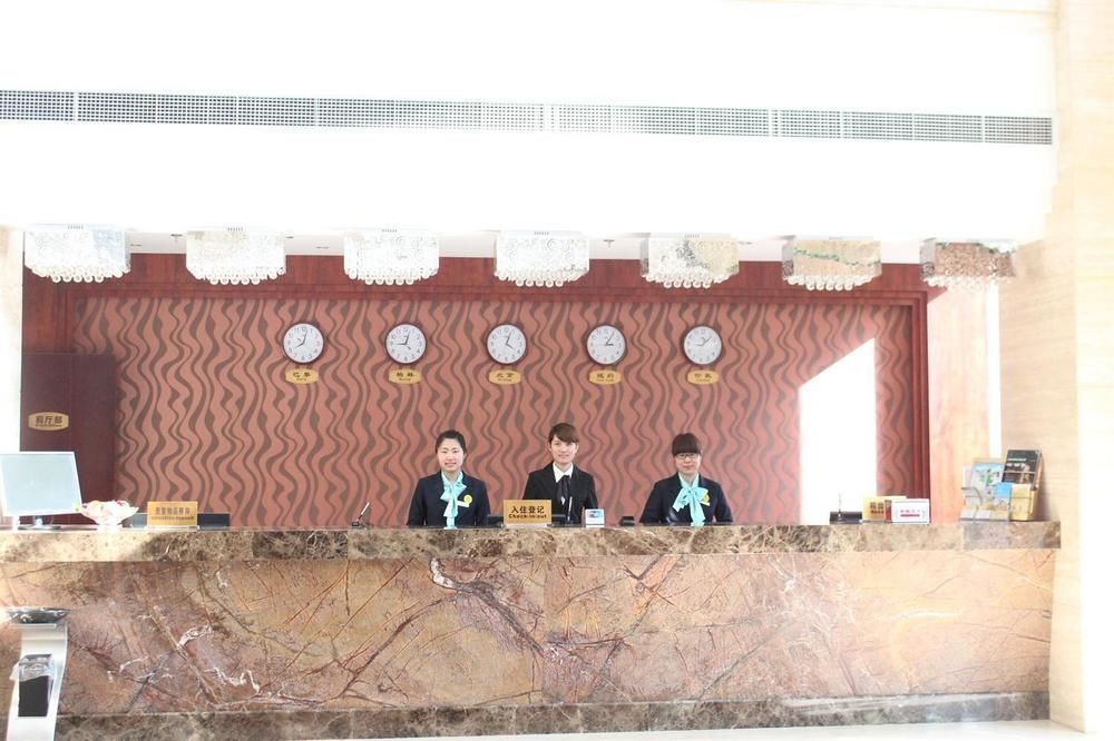 Greentree Inn Shandong Qingdao Wuyishan Road Jiashike Shopping Center Business Hotel المظهر الخارجي الصورة
