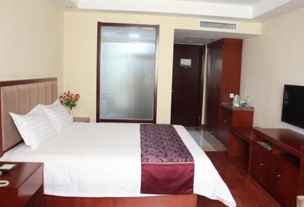 Greentree Inn Shandong Qingdao Wuyishan Road Jiashike Shopping Center Business Hotel المظهر الخارجي الصورة