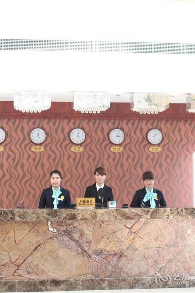Greentree Inn Shandong Qingdao Wuyishan Road Jiashike Shopping Center Business Hotel المظهر الخارجي الصورة